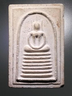 รหัสสินค้า พระไม่ทราบที่ 490 พระสมเด็จเนื้อผงฐาน 7 ชั้น ล้อพิมพ์ วัดเกศไชโย ด้านหลังปั๊มตรายาง ไม่ทราบที่