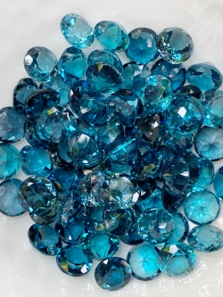 ลอนดอนบลูโทปาสกลม 6.0 มม. 5 กะรัต