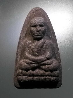 รหัสสินค้า หลวงปู่ทวด วัดต่างๆ 504 หลวงปู่ทวด เนื้อว่าน หลังสถูปเจดีย์ วัดช้างให้ จังหวัดปัตตานี ไม่ทราบปีที่สร้าง