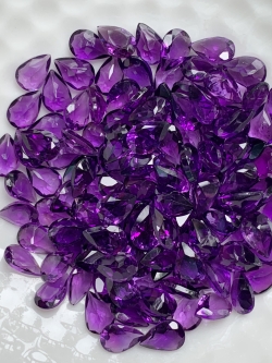 อเมทิสเข้มหยดน้ำ 6X4 มม. 5 กะรัต