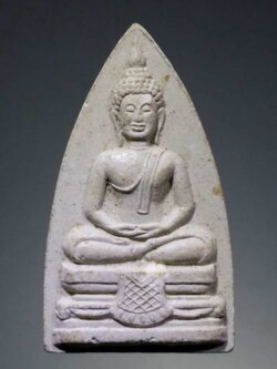 รหัสสินค้า พระไม่ทราบที่ 261 พระผงหลวงพ่อโสธร หลังยันต์ และกงจักร ไม่ทราบที