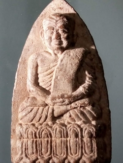 รหัสสินค้า หลวงปู่ทวด วัดต่างๆ 091 หลวงปู่ทวดเนื้อผง วัดช้างให้ จังหวัดปัตตานี ไม่ทราบปีที่สร้าง พระรายการนี้ให้เช่าบูชาแล้ว