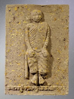 รหัสสินค้า พระมีกล่อง 3565 หลวงปู่บรมครูเทพโลกอุดร เนื้อว่าน หลังลายพิมพ์นิ้วมือ พ่อปู่นริศ นรินโท ลานธรรมบารมี ศรีปทุมแสงธรรมหนอ จังหวัดพังงา