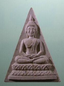 รหัสสินค้า พระมีกล่อง 4052 สมเด็จวัดสามปลื้ม สามเหลี่ยมพระประธานใหญ่ รุ่น 3 ปฏิสังขรณ์วัด จัดสร้างปี 2534 พระสวยกล่องเดิม