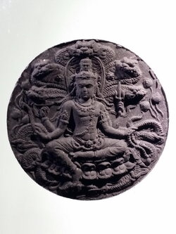 รหัสสินค้า จตุคามรามเทพ 804 จตุคามรามเทพ รุ่นมหาปาฏิหาริย์มั่งมีทรัพย์ เนื้อว่านดำ กล่องแปดเหลี่ยม ขนาด 5.6 cm จตุคามรามเทพ รุ่น มหาปาฎิหารย์มั่งมีทรัพย์ ปีพ.ศ. 2550