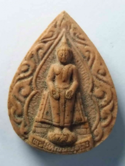 รหัสสินค้า พระเนื้อดิน เนื้อผง เนื้อว่าน 142 พระใหญ่ชัยภูมิ เนื้อผง รุ่นหยดน้ำทิพย์