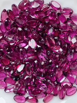 โรโดไลท์ไข่ 5X3 มม. 5 กะรัต