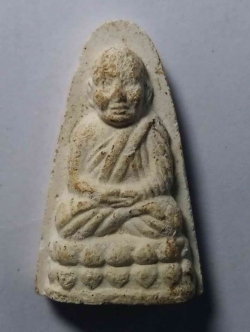 รหัสสินค้า พระเนื้อดิน เนื้อผง เนื้อว่าน 041 หลวงปู่ทวดเนื้อผง หลังโรยแร่ ไม่ทราบที่