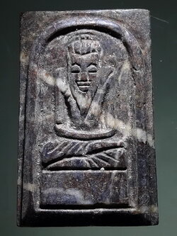 รหัสสินค้า พระเนื้อดิน ผง ว่าน 10478 พระฤาษี เนื้อหินอ่อนแกะ ขนาดเท่ากันกับพระสมเด็จ ไม่ทราบที่ หายากครับ