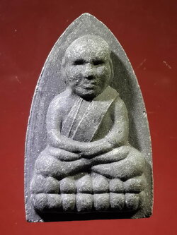 รหัสสินค้า หลวงปู่ทวด วัดต่างๆ 126 หลวงปู่ทวด เนื้อดินผสมว่าน รุ่นรักษ์แผ่นดินไทย ด้านหลังตัวหนังสือ “ช่วยใต้”