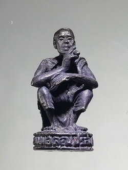 รหัสสินค้า พระกริ่ง พระหล่อ 853 รูปหล่อโบราณนั่งเอกลักษณ์ หลวงพ่อคูณ วัดบ้านไร่ อำเภอด่านขุนทด จังหวัดนครราชสีมา สร้างปี 2536