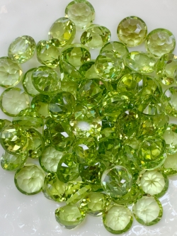 เพอริดอทกลม 6.0 มม. 5 กะรัต