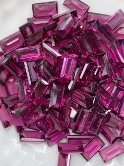 โรโดไลท์สี่เหลี่ยม 6X3 มม. 5 กะรัต