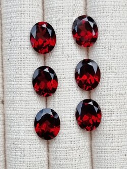 โกเมนไข่ 9x11มม. 1 เม็ด