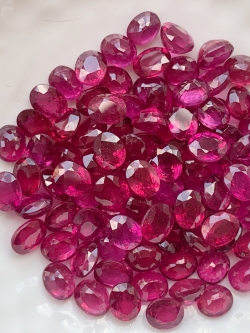 ทับทิมเผาใหม่ไข่ 5X4 มม. 1 กะรัต