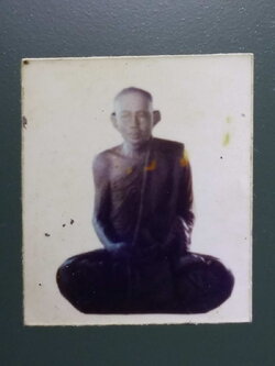 รหัสสินค้า เครื่องราง ล็อตเก็ต ภาพถ่าย 103 ภาพถ่ายพระเกจิไม่ทราบที่