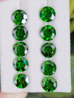 โครมไดออฟไซด์กลมเจียรเหลี่ยม 7.0มม. 1 เม็ด