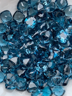 ลอนดอนบลูคูชั่น 5X5 มม. 5 กะรัต