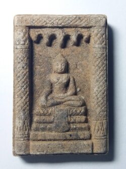 รหัสสินค้า จตุคามรามเทพ 065 พระพุทธสิหิงค์ จตุคามรามเทพ รุ่นพระนคร เนื้อผงผสมว่าน โรยแร่มวลสาร และผงตะไบชนวนพระบูชา สร้างปี 2553 พระรายการนี้ให้เช่าบูชาแล้ว