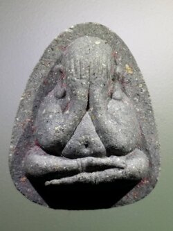 รหัสสินค้า พระปิดตา ทั่วไป 035 พระปิดตาเนื้อผง รุ่นปลดหนี้ วัดเกาะแก้วอรุณคาม จังหวัดสระบุรี พระรายการนี้ให้เช่าบูชาแล้ว