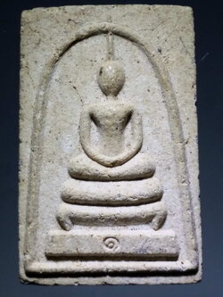 รหัสสินค้า พระไม่ทราบที่ 211 พระสมเด็จเนื้อผง หลังธรรมจักร ด้านหลังเขียนว่าเมืองเก่า ไม่ทราบที่ พระรายการนี้ให้เช่าบูชาเเล้ว