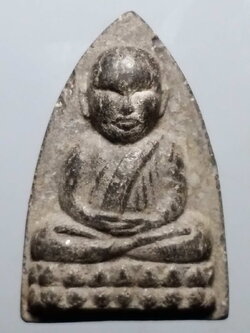 รหัสสินค้า หลวงปู่ทวด วัดต่างๆ 401 หลวงปู่ทวด เนื้อผงใบลาน วัดช้างให้ จังหวัดปัตตานี หลังยันต์นะโมโพธิสัตโต รุ่นไตรมาส