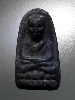 รหัสสินค้า หลวงปู่ทวด วัดต่างๆ 493 หลวงปู่ทวดเนื้อผงใบลาน พิมพ์พระรอด ที่ระลึกสร้างอุโบสถ กาญจนาภิเษก วัดอัมพุวราราม จังหวัดปทุมธานี