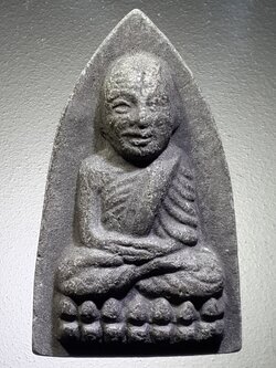 รหัสสินค้า หลวงปู่ทวด วัดต่างๆ 416 หลวงปู่ทวด วัดช้างให้ จังหวัดปัตตานี พิมพ์ตัวหนังสือนูน ไม่ทราบปีที่สร้าง