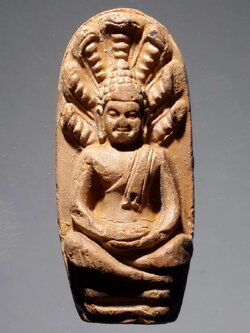 รหัสสินค้า พระไม่ทราบที่ 389 พระนาคปรก เนื้อดินเผา หลังเรียบ ไม่ทราบที่