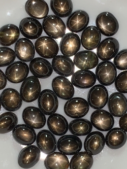 Black star sapphire 5x4 mm. 5 กะรัต