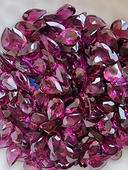 โรโดไลท์หยดน้ำ 6x4 mm. 5 กะรัต