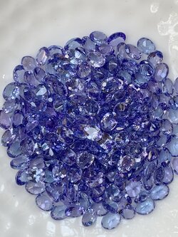 แทนซาไนท์ไข่ 4x3 mm. 1 กะรัต