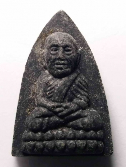 รหัสสินค้า หลวงปู่ทวด วัดต่างๆ 044 หลวงปู่ทวดเนื้อว่าน วัดช้างให้ จังหวัดปัตตานี หลังยันต์นะเฉลียวเพชร ไม่ทราบปีที่สร้าง