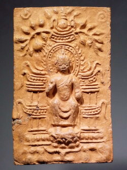 รหัสสินค้า พระไม่ทราบที่ 220 พระเนื้อดินเผา พระพุทธปางปาฏิหาริย์ หลังเรียบ ไม่ทราบที่ พระรายการนี้ให้เช่าบูชาแล้ว