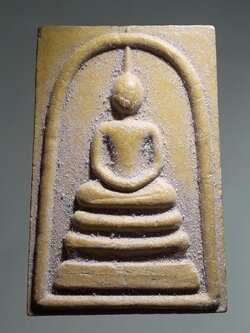 รหัสสินค้า พระเนื้อดิน ผง ว่าน 10502 พระสมเด็จเนื้อผง พิมพ์เกศทะลุซุ้ม หลังรูปเหมือนหลวงปู่แสวง วัดโพธิ์แดน จังหวัดพิจิตร รุ่นมหาเศรษฐีบางมูลนาก สร้างปี 2564