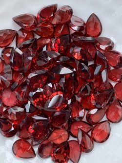 โกเมนหยดน้ำ 7X5 มม. 5 กะรัต