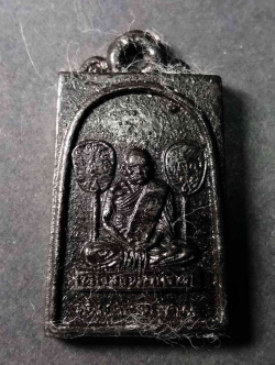 รหัสสินค้า พระเนื้อดิน เนื้อผง เนื้อว่าน 098 หลวงพ่อเงิน วัดบางคลาน จังหวัดพิจิตร เนื้อเรซิ่น มีห่วงในตัว ไม่ทราบปีที่สร้าง