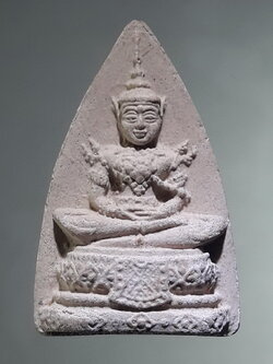 รหัสสินค้า พระเนื้อดิน ผง ว่าน 10431 พระแก้วมรกตพิมพ์สองหน้า ไม่รู้ที่