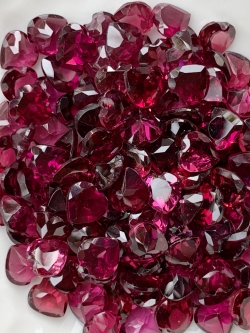 โรโดไลท์หัวใจ 5 มม. 5 กะรัต