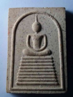 รหัสสินค้า พระสมเด็จ วัดต่างๆ 315 พระสมเด็จเนื้อผง หลังรูปเหมือนหลวงพ่อเงิน วัดบางคลาน จังหวัดพิจิตร ไม่ทราบปีที่สร้าง