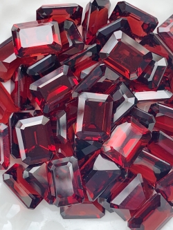 โกเมนสี่เหลี่ยม 8X6 มม. 5 เม็ด