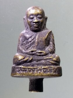 Antig Pim 101 รูปหล่อเทช่อ หลวงพ่อเงิน วัดบางคลาน จังหวัดพิจิตร ด้านหลังมียันต์ ตัวเฑาะว์ โค้ต นะ หล่อในตัว ไม่ทราบปีที่สร้าง เนื้อหาเก่ามีอายุ