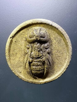 รหัสสินค้า พระไม่ทราบที่ 443 พญาต่อเนื้อผง ไม่ทราบที่