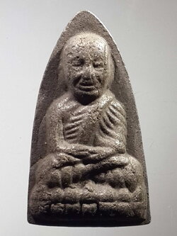 รหัสสินค้า หลวงปู่ทวด วัดต่างๆ 288 หลวงปู่ทวด วัดช้างให้ จังหวัดปัตตานี เนื้อว่าน พิมพ์เตารีด หลังตัวหนังสือนูน ไม่ทราบปีที่สร้าง