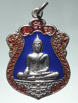 รหัสสินค้า พระมีกล่อง 235 เหรียญ กะไหล่นิกเกิลลงยา พระพุทธเกสร วัดสามพระยาวรวิหาร สร้างปี 2560 ขนาดเทียบกับเหรียญบาท พระสวยกล่องเดิม