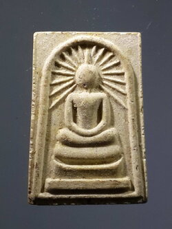 รหัสสินค้า พระไม่ทราบที่ 335 พระสมเด็จ เนื้อผง พิมพ์คะแนน มีประกายรัศมีหลังยันต์ห้า ไม่ทราบที่