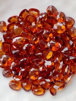 สเปสซาไทไข่ 5X4 มม. 1 กะรัต