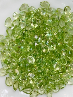 เพอริดอทหยดน้ำ 4x3 มม. 5 กะรัต