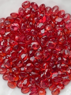 บุษราคัมแดงไข่ 4X3 mm. 1 กะรัต