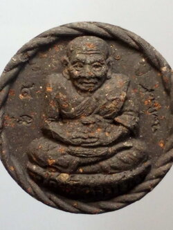 รหัสสินค้า หลวงปู่ทวด วัดต่างๆ 193 หลวงปู่ทวด เนื้อผงใบลาน พิมพ์ขอบเกลียวเชือก วัดห้วยมงคล จังหวัดประจวบคีรีขันธ์ หลังพิมพ์พระพุทธปางปฐมเทศนา พระรายการนี้ให้เช่าบูชาแล้ว